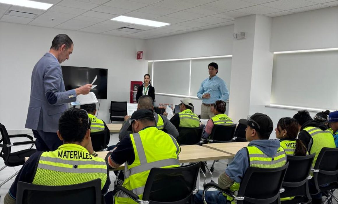 🤝⚖️AVANZA SUPERVISIÓN LABORAL EN EMPRESAS DE LA ZI

El Centro de Conciliación Laboral (CCL) realizó una visita a la empresa Daikin con el objetivo de revisar y facilitar el proceso de formalización de convenios entre la compañía y sus trabajadoras y trabajadores.

Esta acción se