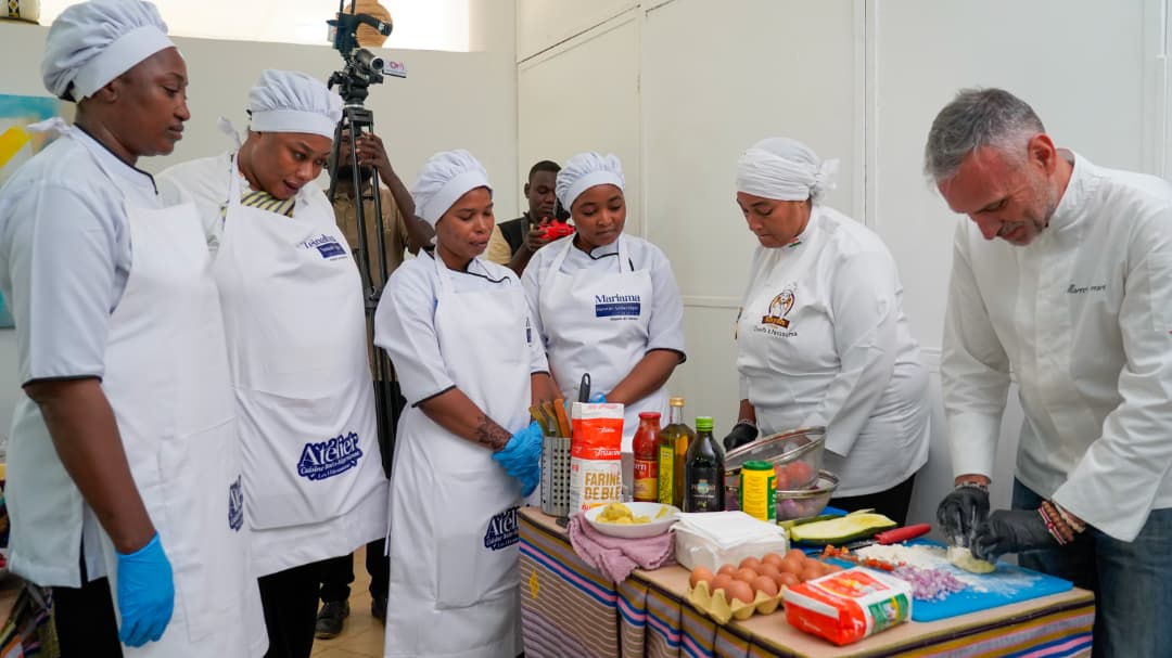 OIMNiger's tweet photo. 4 bénéficiaires du projet IDEE Jeune, appuyées par @AICS , ont participé à un atelier de cuisine durant la #settimanadellacucinaitaliana et la semaine Int. de l'entrepreneuriat.

🎯: promouvoir l’entrepreneuriat féminin, l’innovation gastronomique et le dialogue interculturel. https://t.co/fy6YzKI1Py