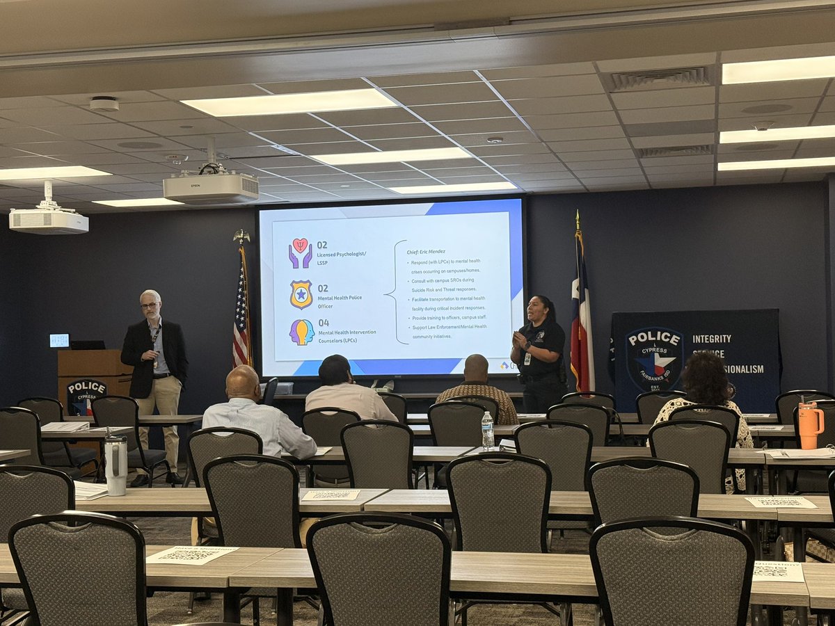 CFISDPDMHIT's tweet image. Yesterday, at the @CFISDPDChief Police Department, The #leadershipcfisd cohort had had the opportunity to meet the Mental Health Intervention Team, got the scoop on #CFISDsafety, toured the station, and even watched the K-9s show off their skills! 🐾 #CFISDspirit #choosecfisd