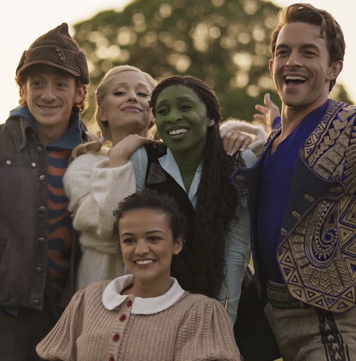 back2youfucker's tweet image. when your circle is small but you all are traumatized for life