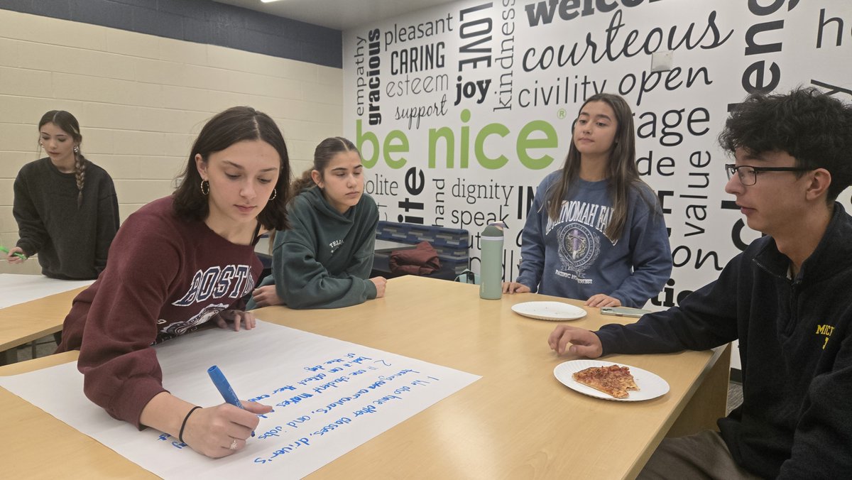 zeelandschools's tweet image. Mr. Hetherton hosted his first Superintendent&apos;s Student Advisory Council!
Students from across Zeeland Public Schools shared their experiences, insights, and hopes for their schools. 
This council is just one more way we’re committed to listening, learning, and growing together.