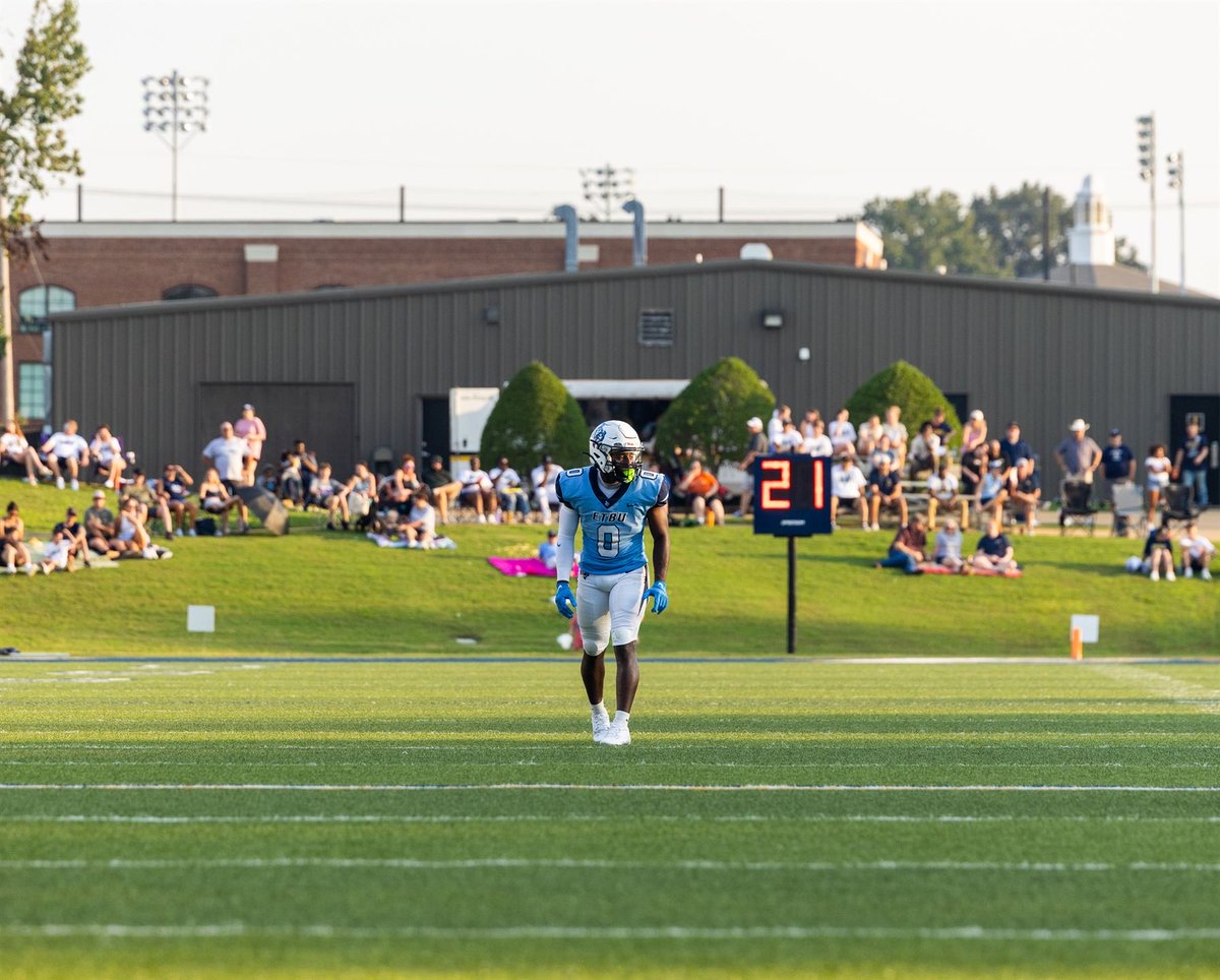 KobeChambers182's tweet photo. Thank you Football , Thank You @ETBU_Football 
Season Stats 
32 Receptions, 597 Yards, 900 All Purpose , 8 Tds 
Inside/Outside Wr, Return Specialist 
Highlights : https://t.co/Qtcox1q5Kk https://t.co/rEGfcAaU7z