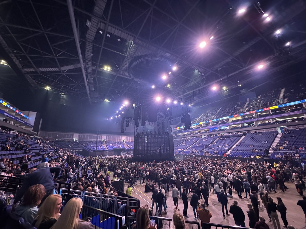 nsk0826's tweet image. サマソニ以来9年振りやで
#Radiohead #RadioheadLive25 #theO2