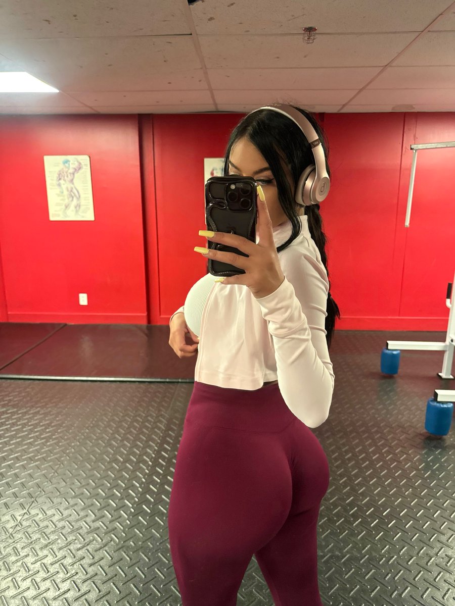 Kikybouu's tweet photo. Gym selfies 🎀 https://t.co/QUzk6C4Y8F