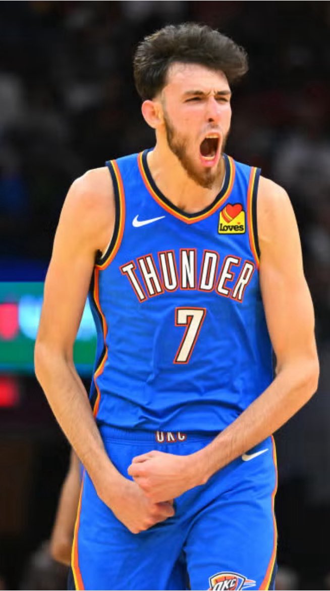 t_martin_90's tweet image. Chet Holmgren is maturing in to the player we all knew he could be. He is playing the best ball of his career and filling out. He’s moving so well on the court. We need to thank his offseason trainer for sure! From rookie season to now… #ThunderUp #OKC #Thunder