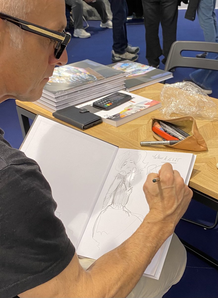 david_jamin's tweet image. Le nouveau livre est arrivé à Bruxelles pour le week-end 📚
Rendez-vous au salon Art3F stand G03 de la Galerie ATO pour le découvrir… et l’emporter 🌟
davidjamin.fr