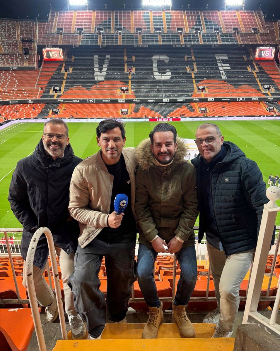 🏟️ ¡Arrancó el derbi en Mestalla!
💥 VALENCIA - LEVANTE
➡️ Jornada 12+1 #LaLiga 

📻 COPE+ | cope.es | APP

🎙️ <a href="/rafavillarejo/">Rafa Villarejo</a> 
🎧 <a href="/HugoBallester/">Hugo Ballester</a> 
🎧 Pedro Zamora

🇦🇷 Tino Costa
🐀 <a href="/ferevangelio/">Fernando Evangelio 🎙️</a> 
🥒 <a href="/L_A_Duque/">Luis Angel Duque</a>