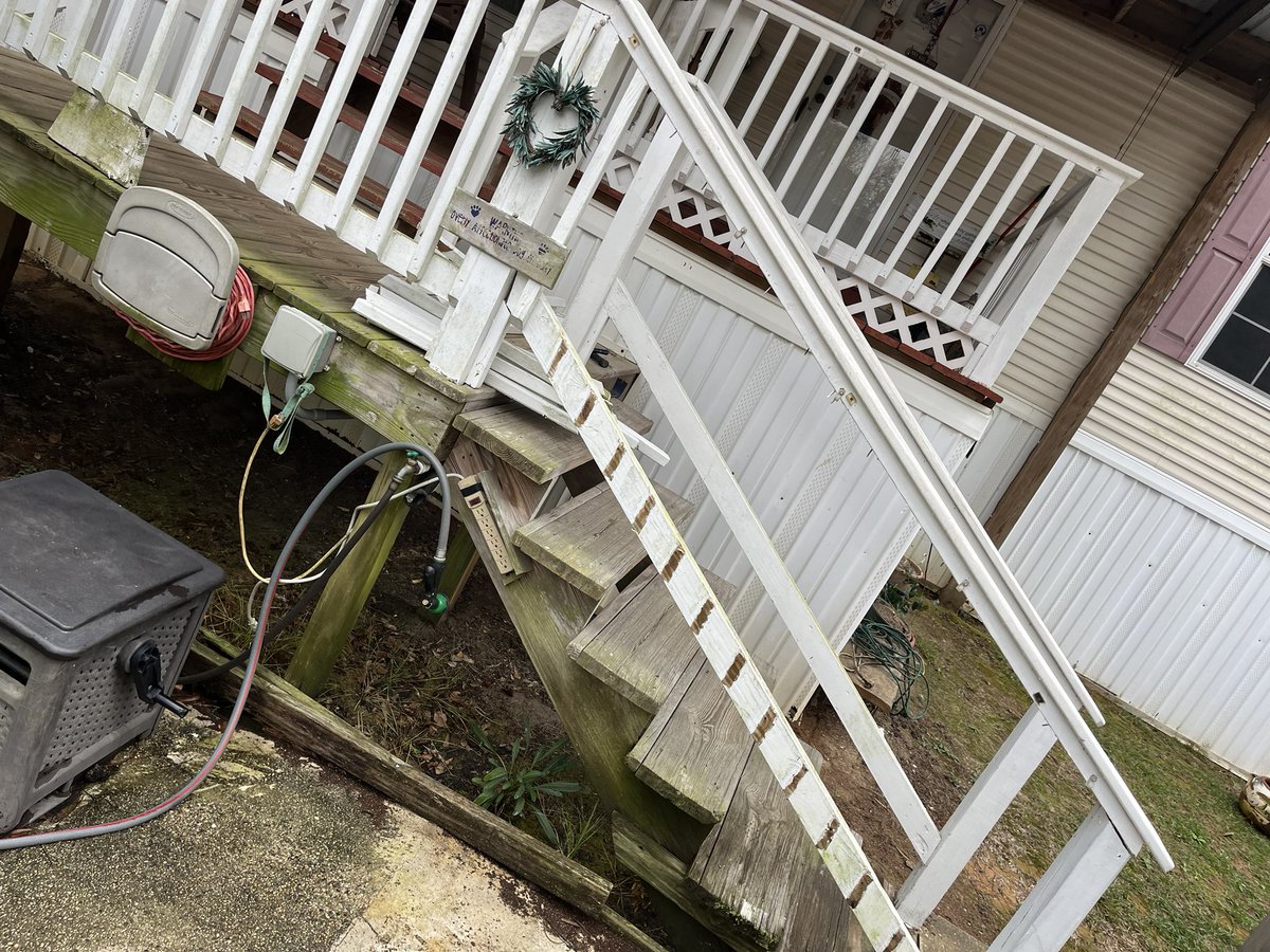 ForFitiSheWill's tweet image. Porch work #handyman #appliances #graffiti_taylor