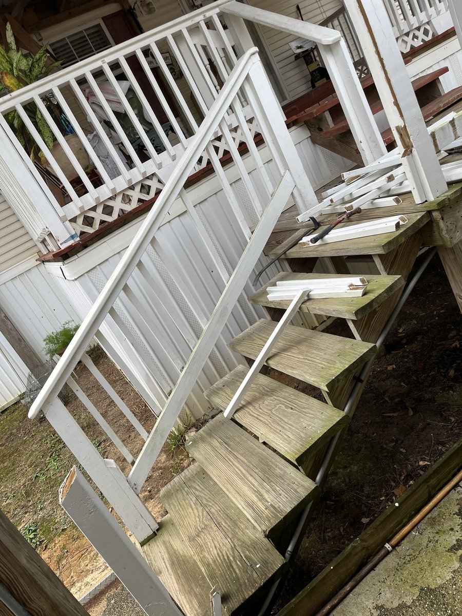 ForFitiSheWill's tweet image. Porch work #handyman #appliances #graffiti_taylor