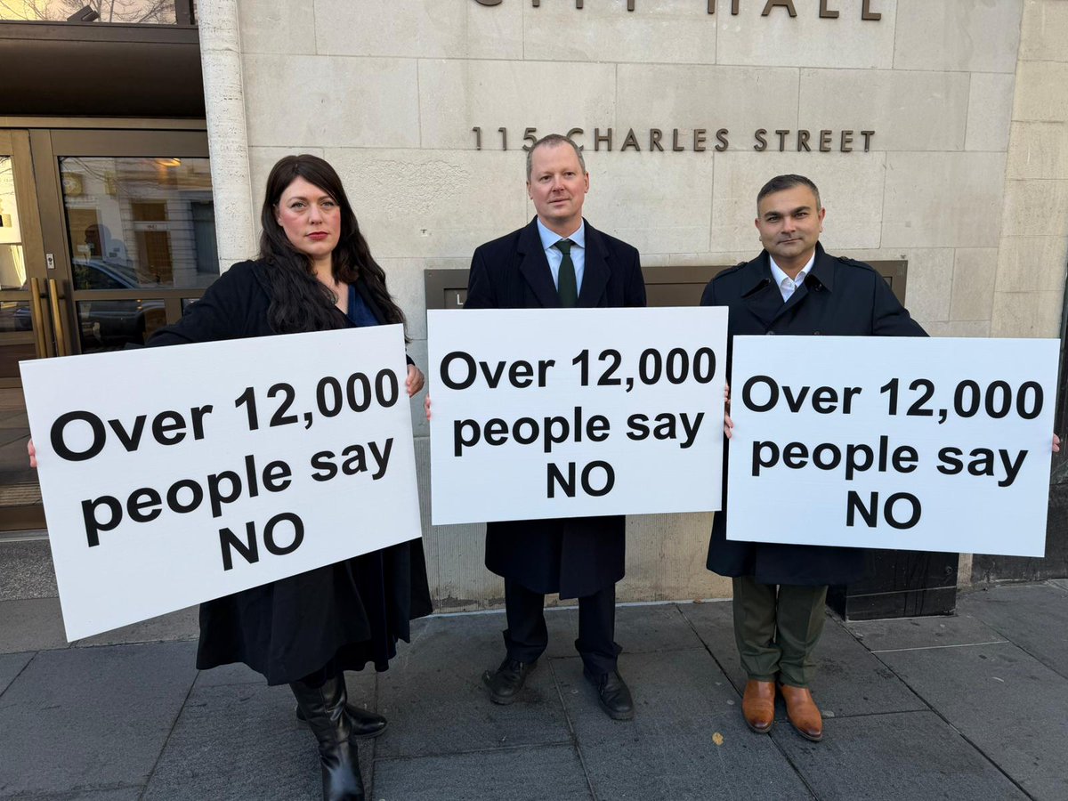 PeterABedford's tweet photo. Earlier today I joined fellow @conservatives MPs @aliciakearns and @NeilDotObrien to deliver a petition with over 12,000 signatures to Leicester City Mayor, Sir Peter Soulsby, against a 'land grab' of rural Leicestershire 🦊

On Monday I will outline again in the @HouseofCommons why local people must have the final say in a referendum of any local authority boundary changes!