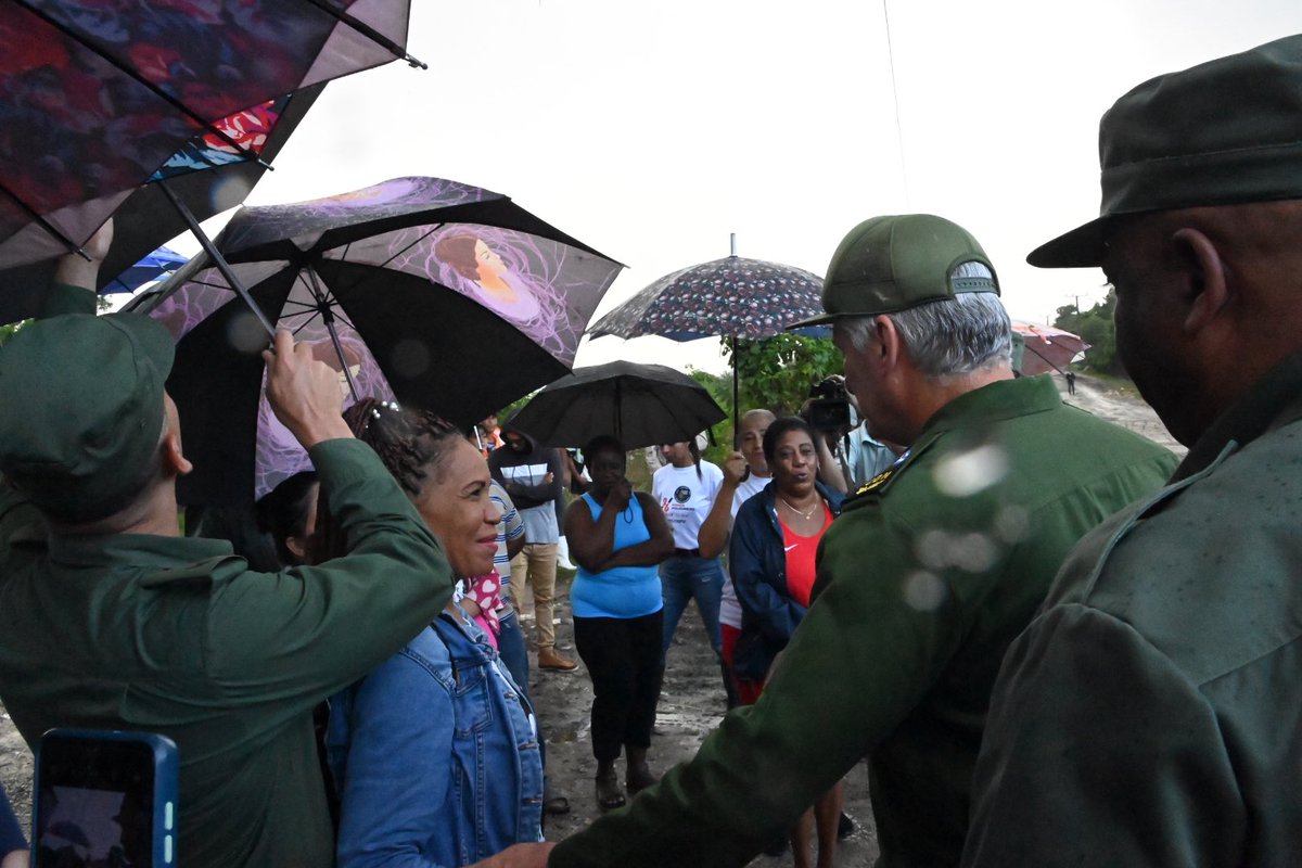 🇨🇺| Cuando el Río Barajagua se desbordó, en medio del paso del huracán Melissa, la evacuación de miles de habitantes en Cueto, provincia de Holguín, fue la prioridad para las autoridades del territorio.

🧵