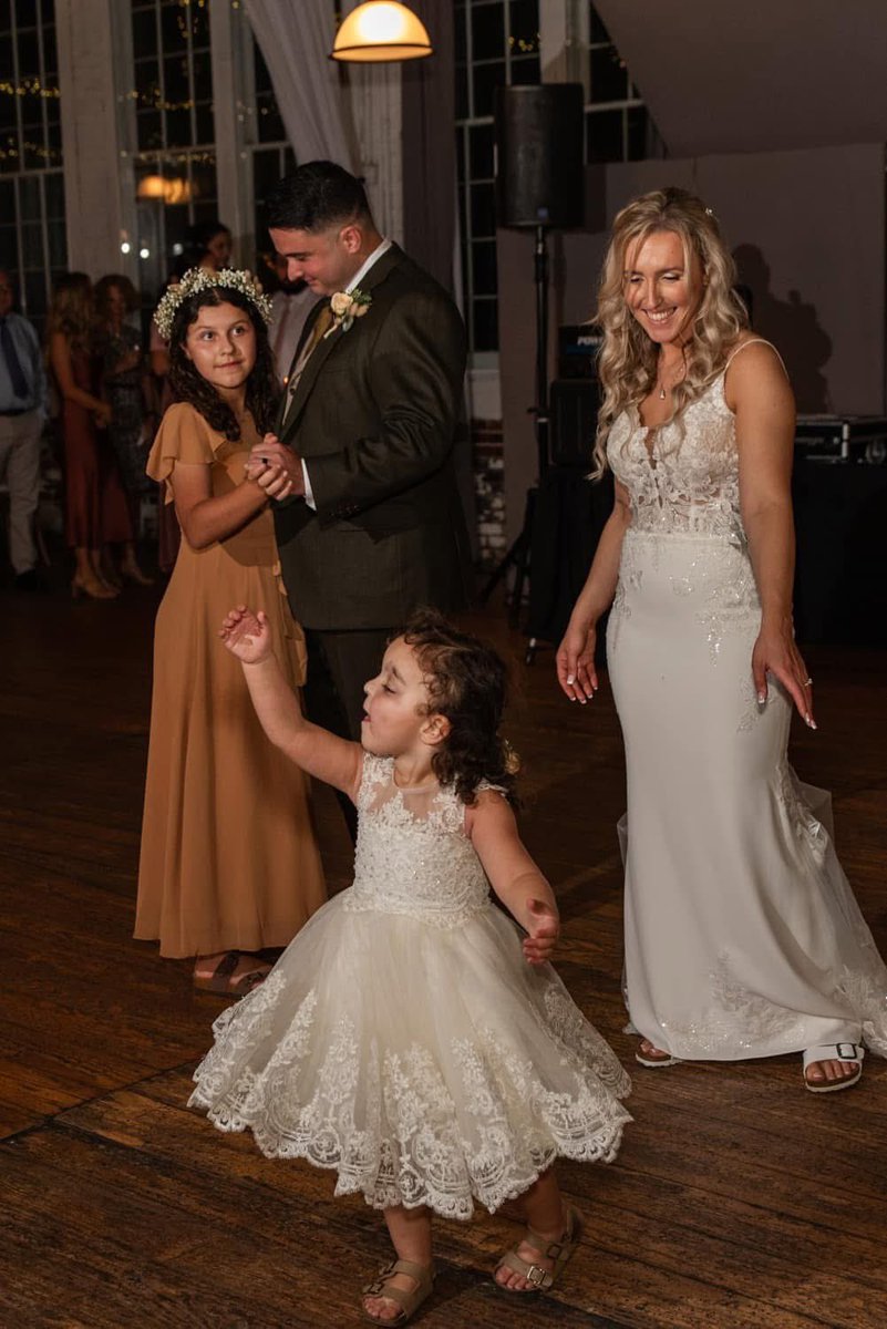 emtrnmd's tweet image. Can’t believe we’ll be a family of 5 soon.  I’m so proud of this man for putting in all of the work he’s put in over the last few years.  My heart is so full. Soon we’ll be up in Maine preparing for our son’s arrival… I can’t wait to watch him become a dad again 🥹