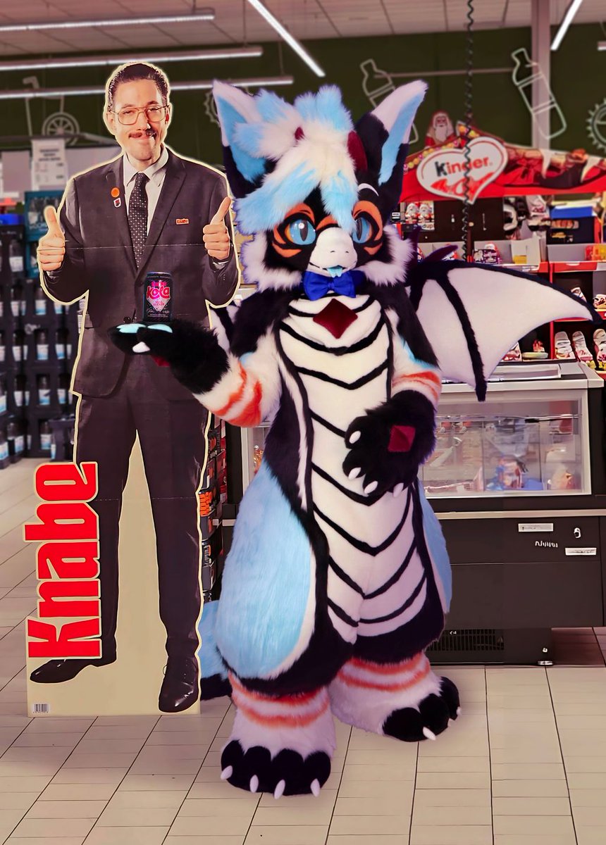 They removed this cardboard cutout of <a href="/HandOfBlood/">Hänno 🏳️‍🌈 #EINS</a> with my favorite soda #knabekola so I had to edit myself into a photo which <a href="/TheFlowerDerg/">🌺 Baltimore 🌺</a> took xD

🪡 : <a href="/xiaoquandoki10/">Doki✧</a>
#FursuitFriday