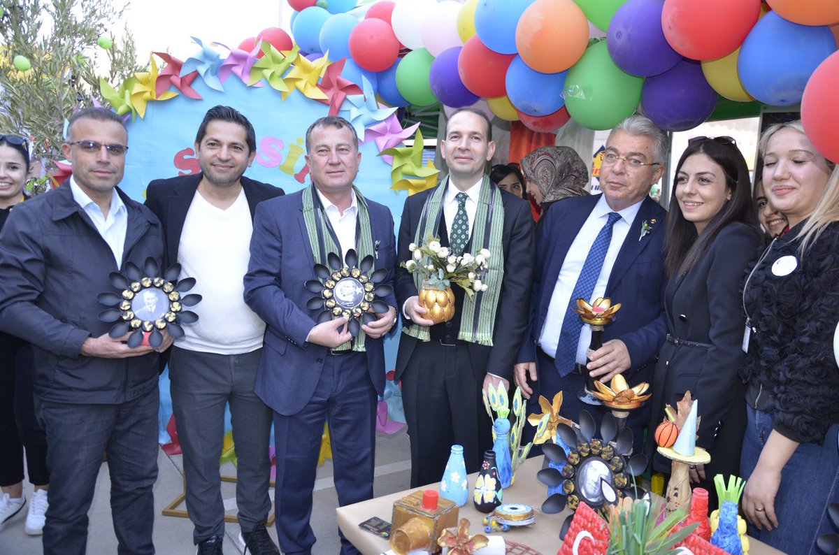 AcademyHayal's tweet photo. 2.ncisi düzenlenen zeytin festivalimizi @nizipgovtr öncülüğünde @Nizipbel ve @GaziantepBeld katkıları ile @gantepvaliligi katılımıyla açılışını yaptık.Bir bayram havasında birlik ve beraberlik içerisinde olması çok güzeldi 🙏 @YakupCapan_ https://t.co/7S8ut1Y1ju