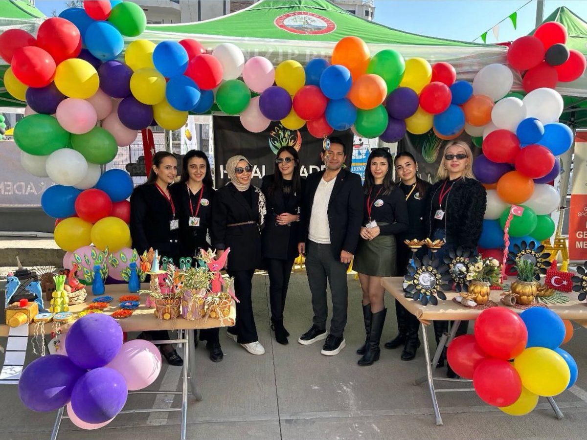 AcademyHayal's tweet photo. 2.ncisi düzenlenen zeytin festivalimizi @nizipgovtr öncülüğünde @Nizipbel ve @GaziantepBeld katkıları ile @gantepvaliligi katılımıyla açılışını yaptık.Bir bayram havasında birlik ve beraberlik içerisinde olması çok güzeldi 🙏 @YakupCapan_ https://t.co/7S8ut1Y1ju