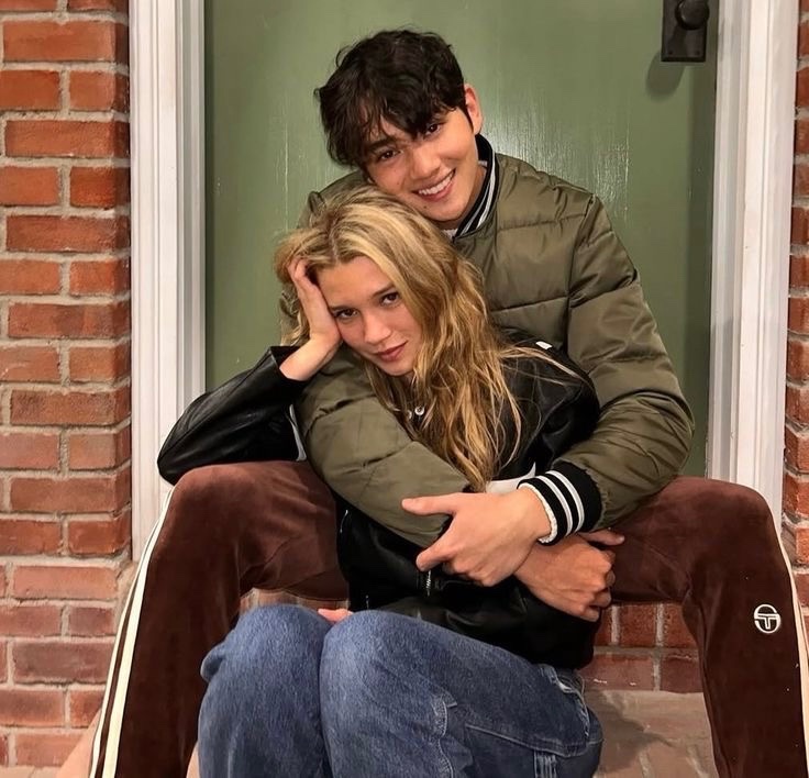 triviabtslove1's tweet image. staylor getting slander for what other characters get praised for when generally speaking they are the summer i turned pretty’s best couple no matter what 
#tsitp