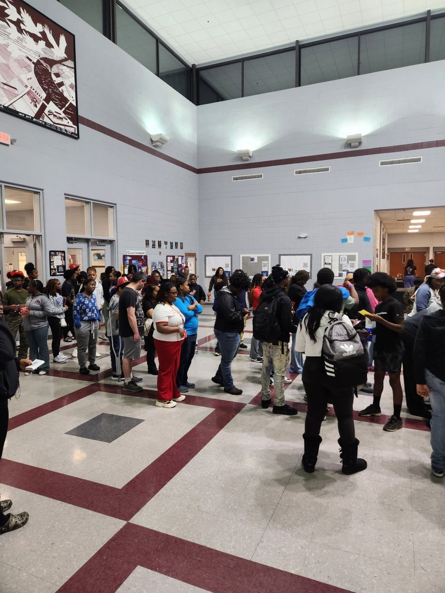 EaglesHLHS's tweet image. Thanks to everyone in our community who helped make Mental Health Awareness night a huge success! #famiHLy 🦅 #TeamDCS