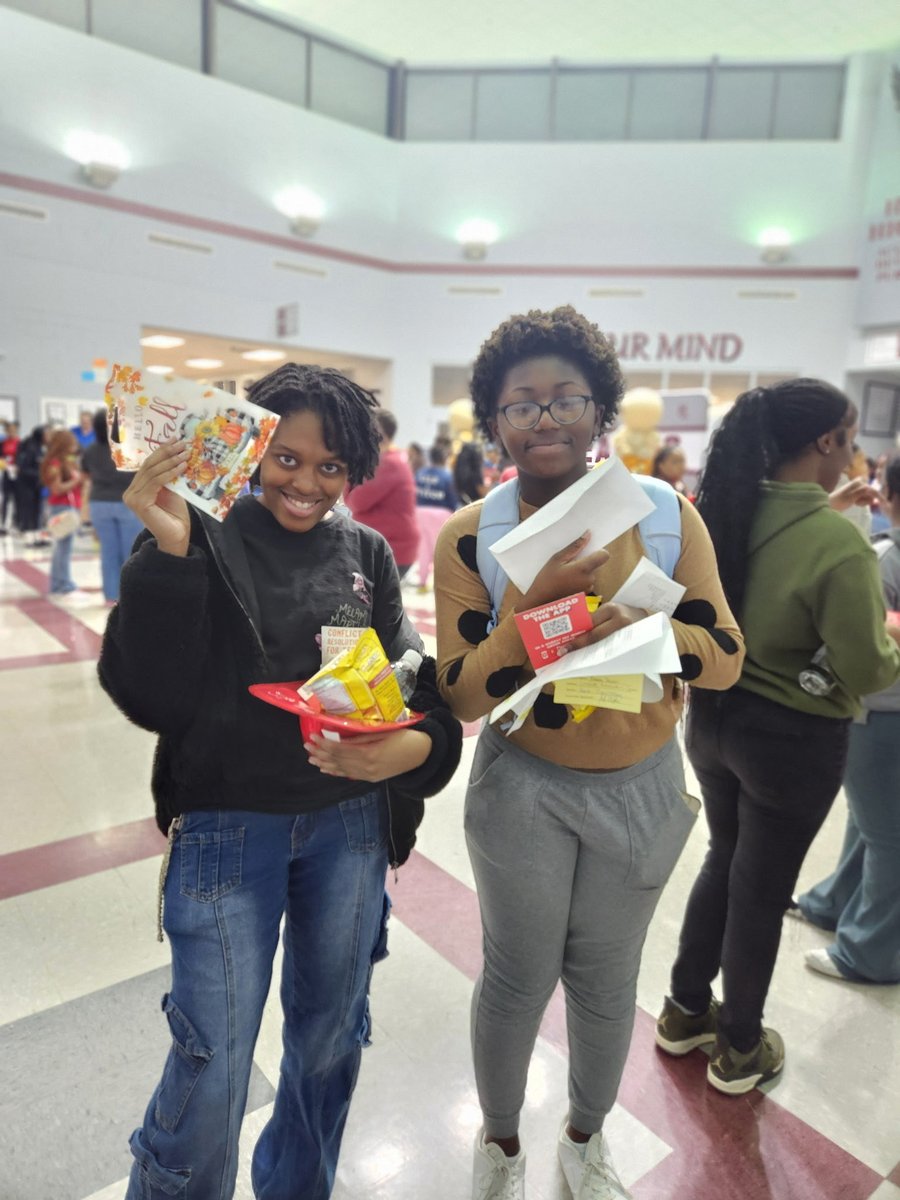 EaglesHLHS's tweet image. Thanks to everyone in our community who helped make Mental Health Awareness night a huge success! #famiHLy 🦅 #TeamDCS