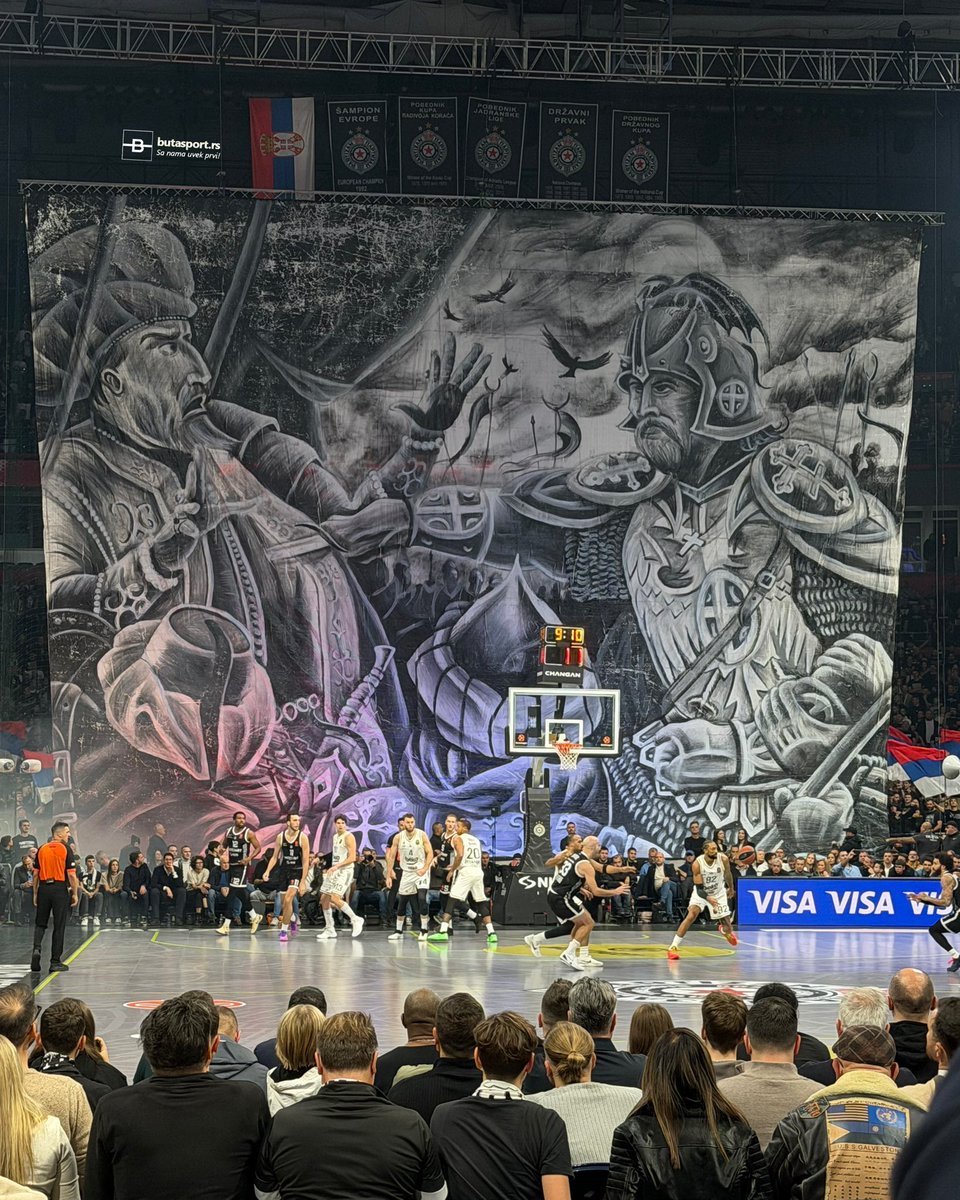 caelummeum's tweet image. partizan taraftarının açtığı pankarta bakın 
siz unutun geçmişinizi aferin ama bakın onlar asla unutmuyor Türk’ün düşmanı bitmez  #EuroLeague