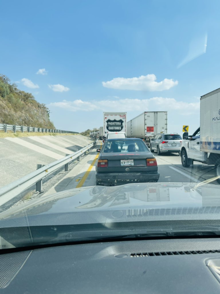Alan_Roberto_'s tweet photo. Tráfico súper intenso en el #Arconorte para sur o en sus precauciones en el km 122  dirección Pachuca de apaxco a Pachuca https://t.co/TcOtyT2O33
