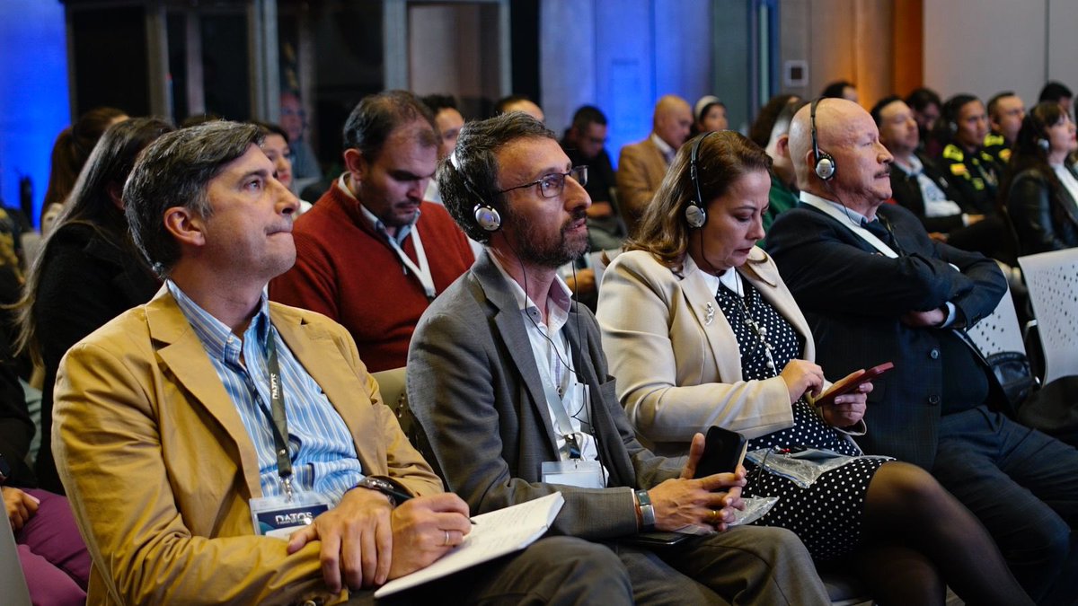 LuisLota_'s tweet photo. Invertir en datos es invertir en decisiones que cambian vidas. 

Cuando los datos hablan, la política escucha y la sociedad avanza.

Gracias a los invitados internacionales que nos acompañaron en nuestro #MetroLab @SomosRegionMBC https://t.co/KjlNC0uY3O