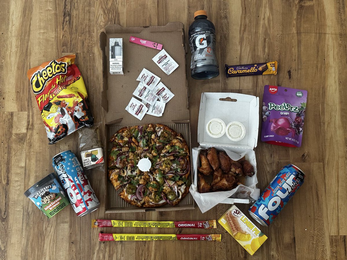 bratorexia's tweet photo. 26 year old Overworked and Underpaid African American woman shares a photo of what she bought when she realized she won’t be saved by anyone or herself anyways. So she might as well give in to her gluttonous Addict Demons which have Obviously already won. https://t.co/PMxvThxCXr