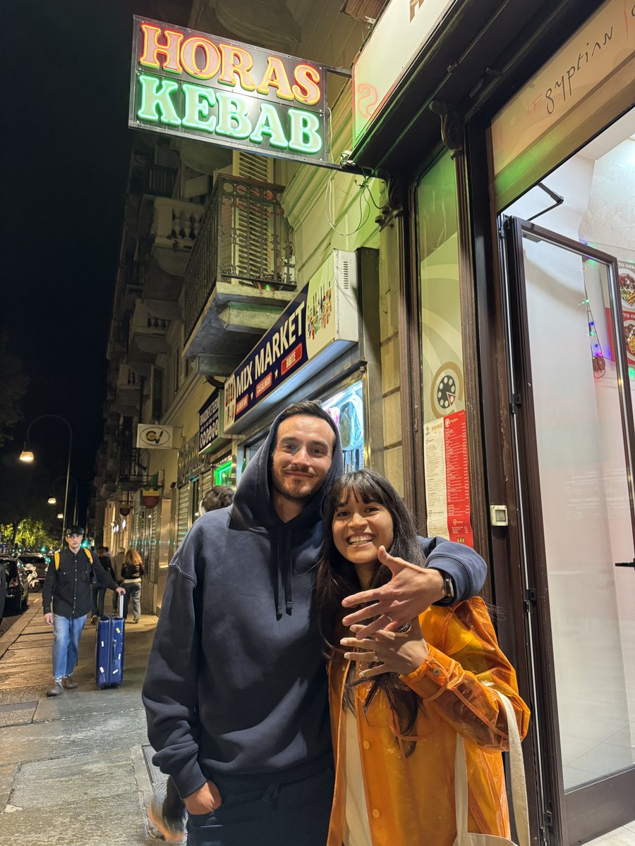 marrrrpv's tweet photo. Pues ahora regresamos 10 años después pero CASADOS a tomarnos un tecito y con nuestros amigos del intercambio en el que nos conocimos ✨ https://t.co/RkTPYNfTYn
