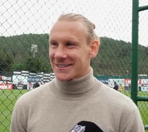 gundembjkcom's tweet image. 🗣️ Domagoj Vida: &quot;Beşiktaş&apos;ı ve İstanbul&apos;u çok özledim. Burada olmak bana sonsuz sevgi hissettiriyor.

Taraftarlarımıza mesajım; sabırlı olsunlar, kulübü desteklemeye ve sevmeye devam etsinler. Her şey çok daha iyi olacak.&quot; (Beşiktaş YouTube)