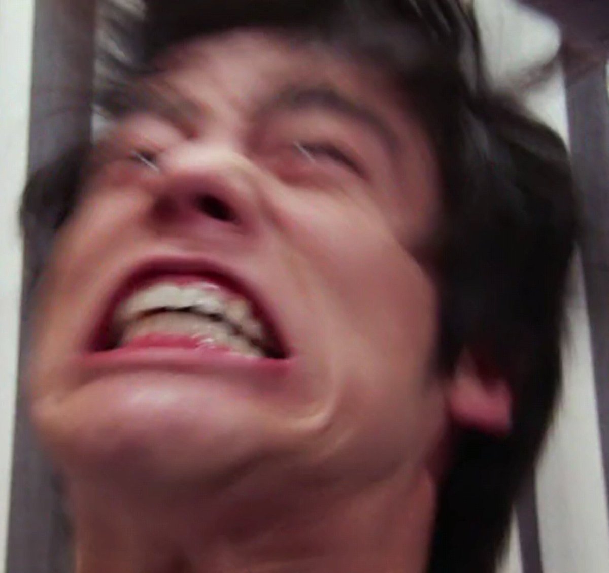 "Oh cool, tu arte esta genial si-"
"AYUDA, EL ARTISTA +18 ME ESTA FETICHIZANDO"