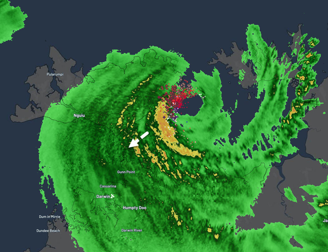 HaurakiGulfWx's tweet image. Oz tropical #CycloneFina a severe cat 3, made an initial landfall on N.T's Cobourg Peninsula this morning as a cat 2 and has re-intensified over Van Diem Gulf in a low wind shear environment. Intense inner eyewall lightning is present in this strengthening phase, with a familiar