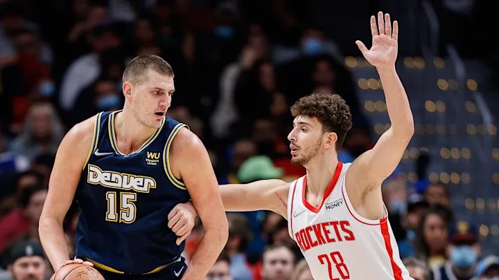 Ese Sengun vs Jokic… 🍿🍿

⏰ Noche de Copa en <a href="/NBAonPrime/">NBA on Prime</a>.

Vamos con un doblete tremendo:

▪️ Cleveland - Indiana (01:00h), con <a href="/MarcMundet78/">Marc Mundet</a> y <a href="/S_Rabinal/">Sergio Rabinal</a>.

▪️ Houston - Denver (03:30h), con <a href="/LaloAlzueta/">Lalo Alzueta</a> y servidor.