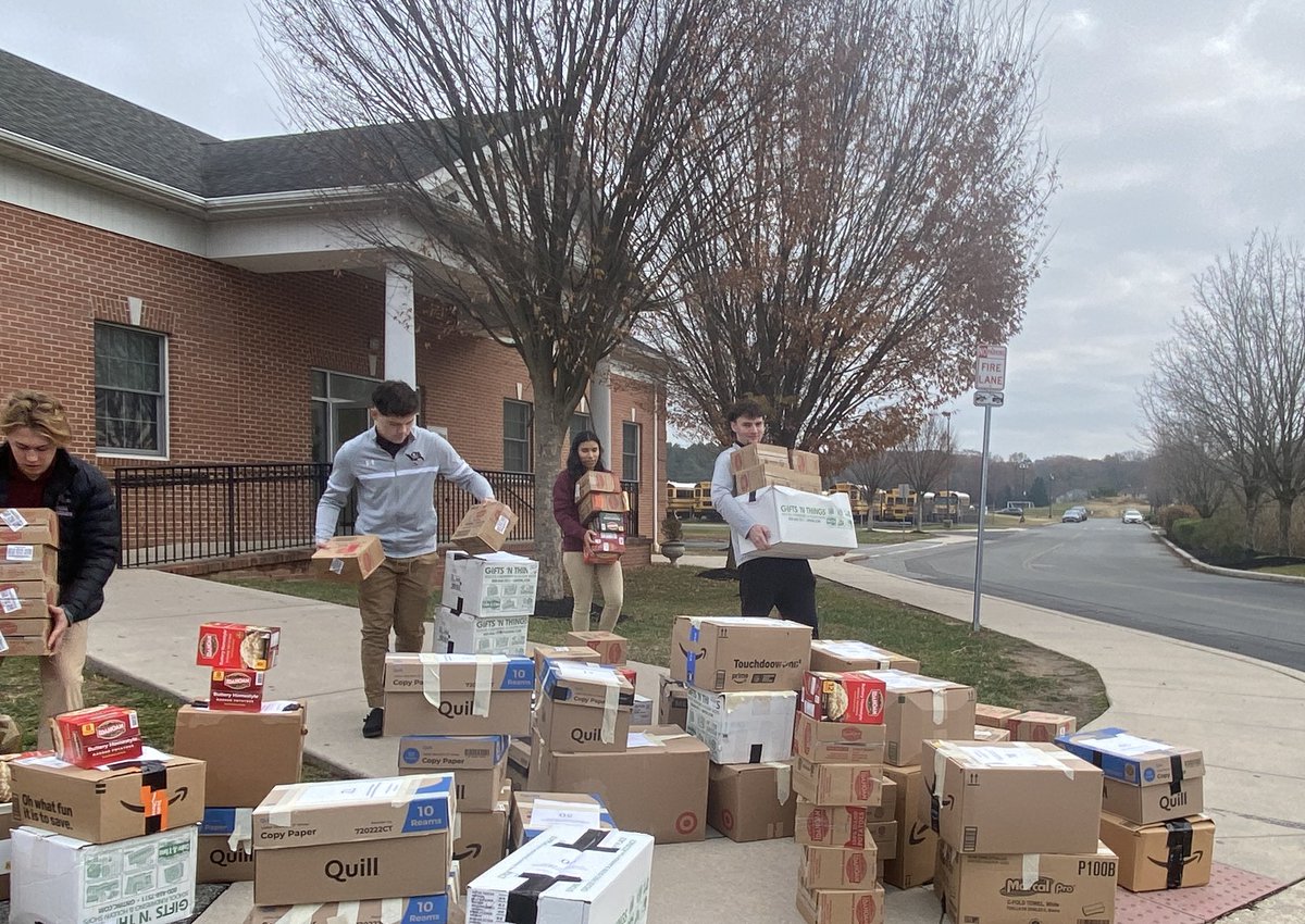 CaravelAcademy's tweet image. The CSG extends a heartfelt thank you in sincere appreciation for the immense generosity of the CA family.  We collected an amazing 6,310 packages which translated to 2,104 pounds of mashed potatoes that have been donated to the Food Bank of Delaware.  
#caravelmashedpotatodrive