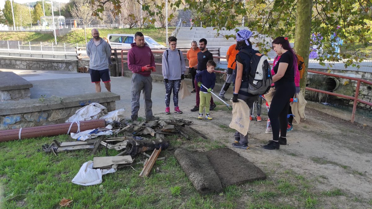 pasaiakoudala's tweet image. ♻️🧹🪣Antxoko Molinao ibaian 108 kilo hondakin jaso dira auzolanean.

🚮Paper zatiak, kartoiak, zigarro puntak eta plastikoak jaso dira gehienbat.

➡ Albistea: pasaia.eus/eu/-/molinao-e…

#Pasaia #Antxo #Ingurumena