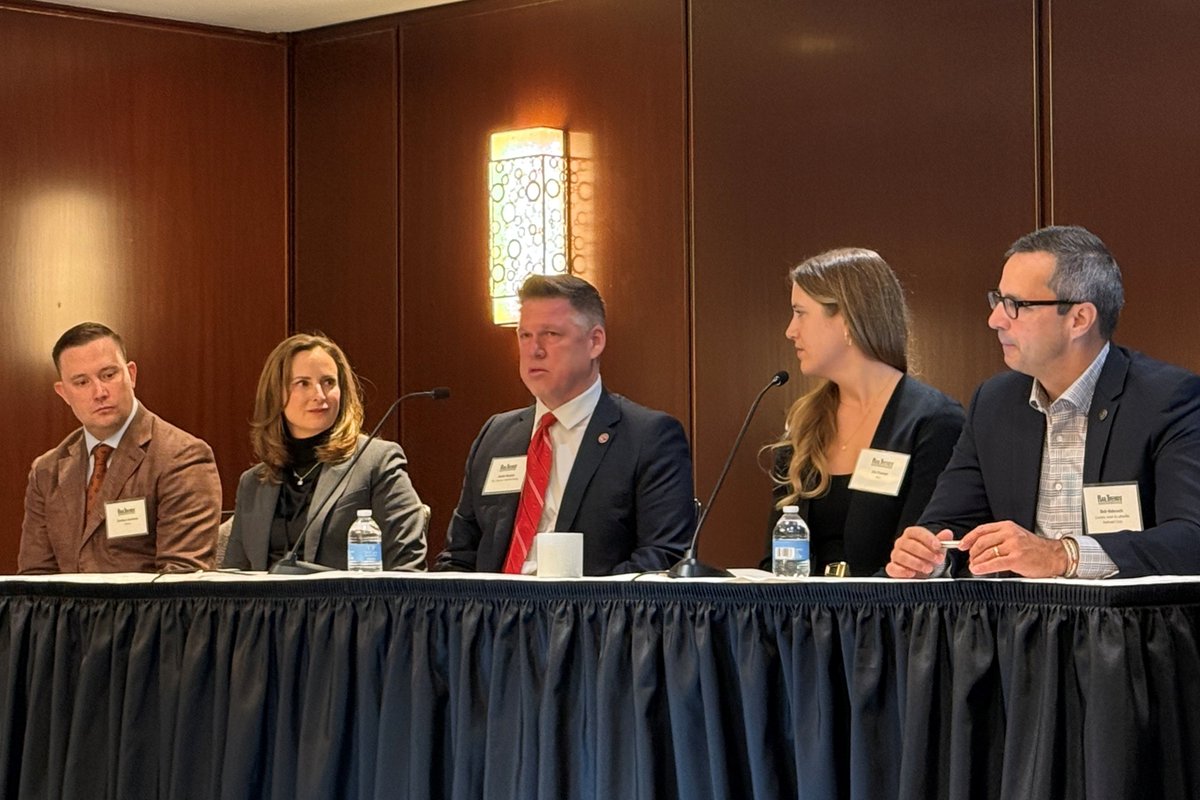Talk about a star-studded lineup! 🤩

The Short Line Perspective panel at this year's #RailTrends conference featured industry heavyweights (L to R) Zachary Boehme of Watco, Brandy Christian of Patriot Rail, Justin Broyles of R. J. Corman, Ida Posner of Railroad Development