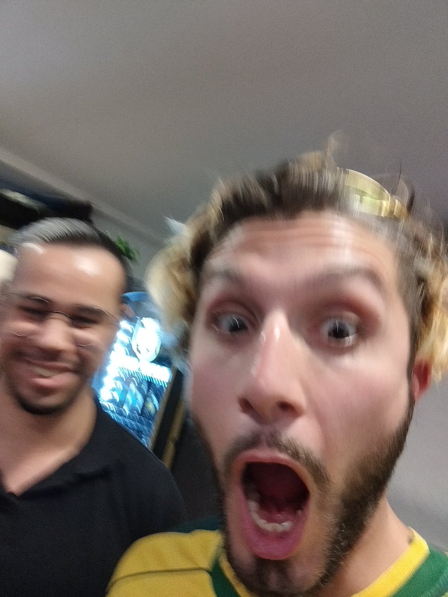 StarkiandoG's tweet photo. Cara, a melhor sequência de fotos da minha vida kskskskksksksk @bbnomula https://t.co/wsrACxEaCo