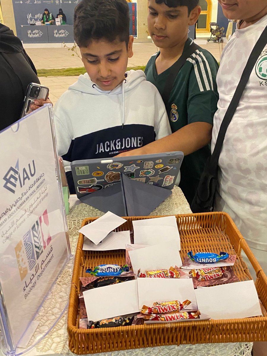 DepOfBiology's tweet image. تغطية اليوم الثاني من مشاركة طالبات واعضاء قسم الأحياء في 

#مهرجان_روبيان_الشرقية 2025 
#المنطقة_الشرقية
#مهرجان_الروبيان🦐
#جامعة_الإمام_عبدالرحمن_بن_فيصل