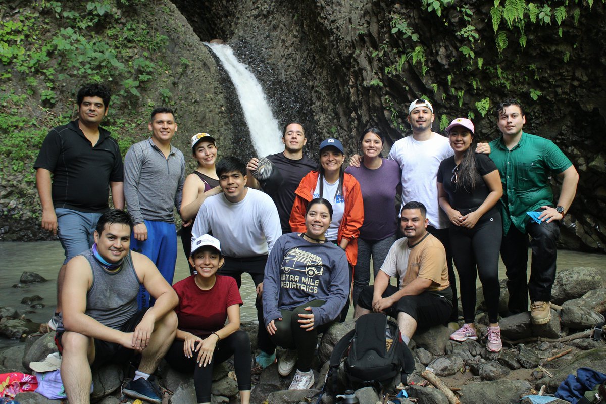 EdProposito's tweet image. Realizamos el Encuentro Anual 2025 de la comunidad de graduados de la EDP. Generaciones de líderes reunidos bajo conversaciones, lecturas, senderismo, con la alegría de compartir un propósito.  #Liderazgo #Propósito