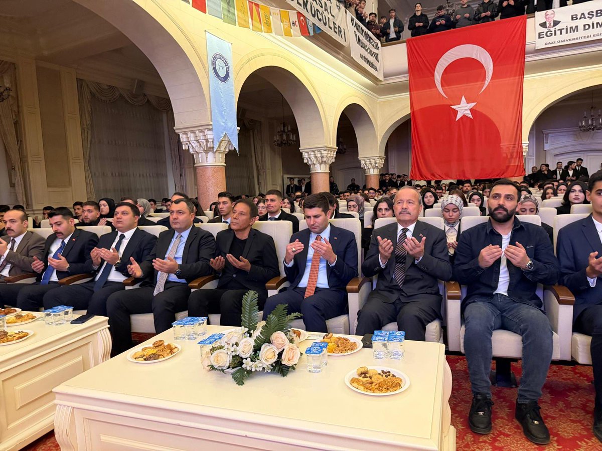 myildizdogann's tweet photo. Ülkücü Şehidimiz Ertuğrul Dursun Önkuzu’yu rahmet ve minnetle andık.

Ülkü Ocakları Genel Başkanımız Sayın Ahmet Yiğit Yıldırım’ın öncülüğünde,
Gazi Üniversitesi Teşkilatımız tarafından geleneksel olarak düzenlenen
Ertuğrul Dursun Önkuzu Anma Programına,
MHP Milletvekilimiz Sayın Mehmet Taytak ile birlikte katılarak Ülküdaşlarımızla bir araya geldik.

Tüm şehitlerimizin mekânları cennet, ruhları şâd olsun. 

@Ulku_Ocaklari @ayyildirim1 @MehmetTaytakMHP @omersanli04