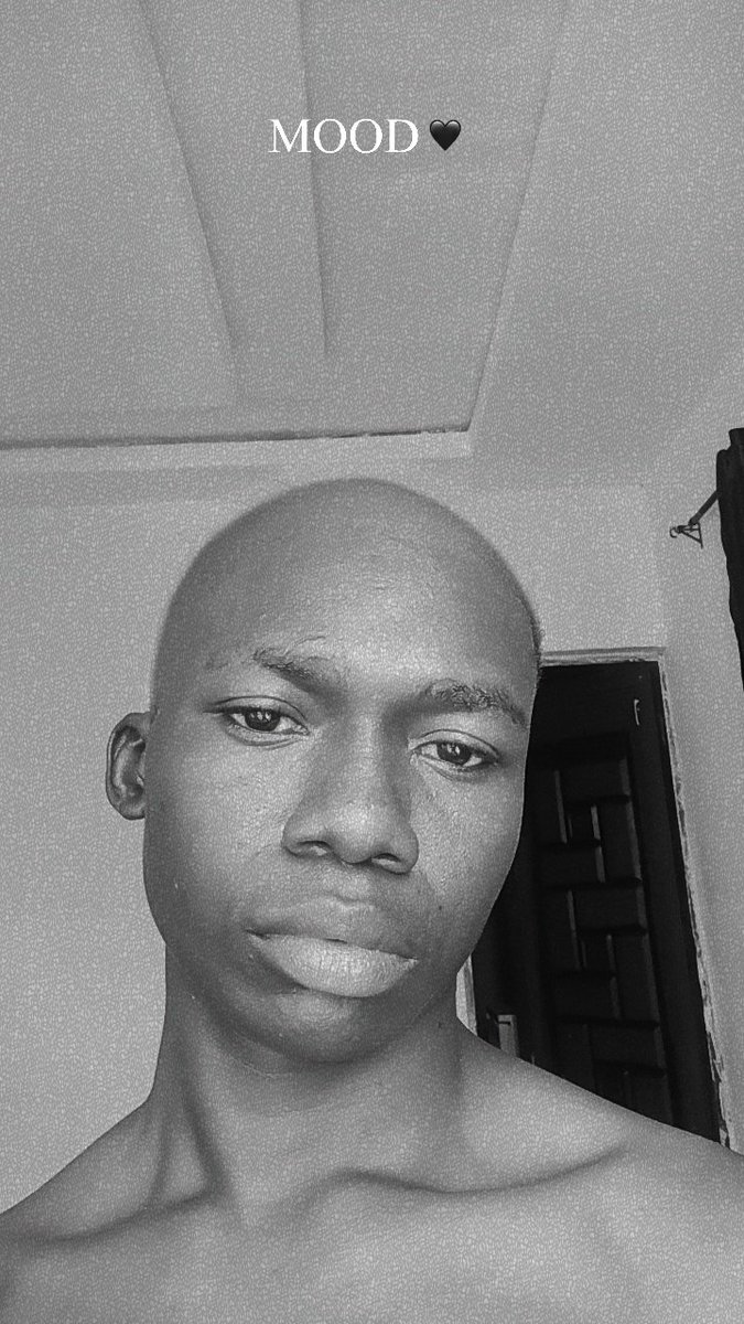 Off to my drawing table ✌🏼