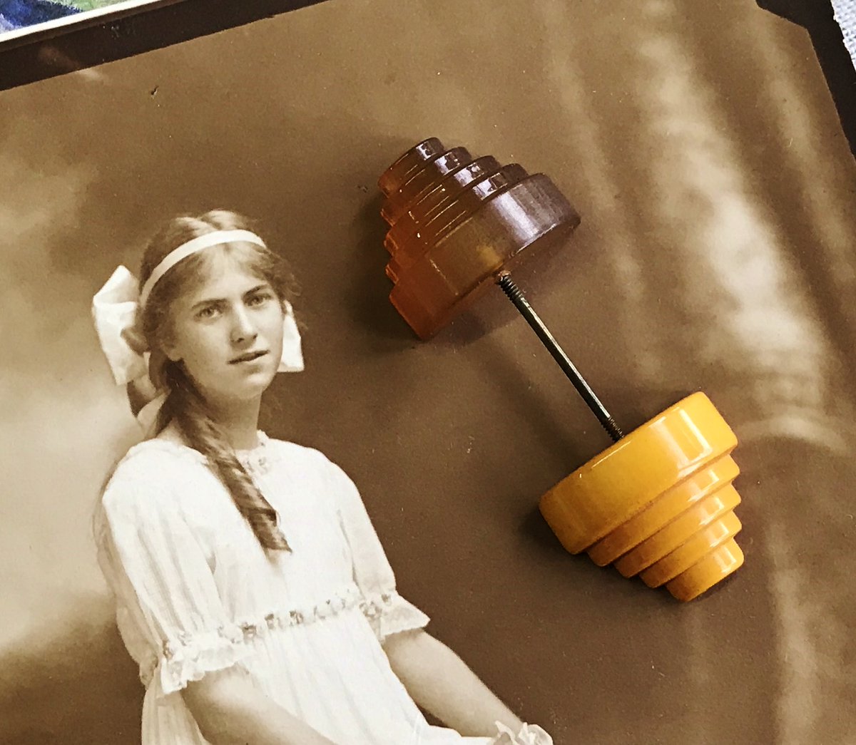 ShanniLuJewelry's tweet image. Lovely ArT DECO BAKELITE HATPIN. BuTTerSCoTch YeLLow &amp;amp; AppLE JuiCE, LaPeL ScARF Pin, HaT Pin STiCKPin, ViNTAGE EaRLy pLASTic JeWeLRY 2-1/8" 
#ArtDecoHatPin #StickPin #Hatpin #VintagePin #ArtDecoJewelry #PlasticJewelry #Bakelite
ShanniLuJewelry
etsy.me/4oQNdPz via @Etsy
