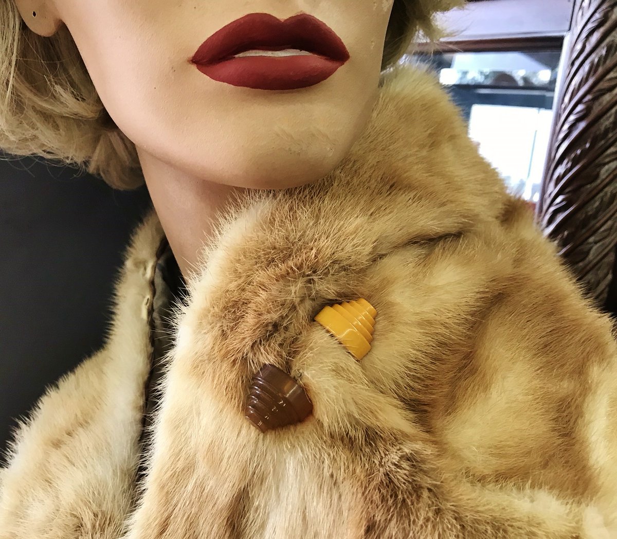 ShanniLuJewelry's tweet image. Lovely ArT DECO BAKELITE HATPIN. BuTTerSCoTch YeLLow &amp;amp; AppLE JuiCE, LaPeL ScARF Pin, HaT Pin STiCKPin, ViNTAGE EaRLy pLASTic JeWeLRY 2-1/8" 
#ArtDecoHatPin #StickPin #Hatpin #VintagePin #ArtDecoJewelry #PlasticJewelry #Bakelite
ShanniLuJewelry
etsy.me/4oQNdPz via @Etsy