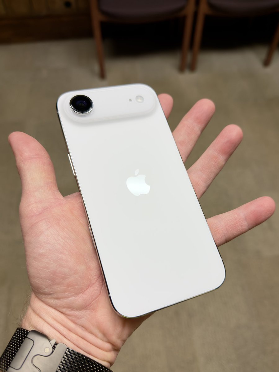 AppleSnob_'s tweet image. It’s been a while since I used my iPhone 17 Pro Max. I’m still daily driving my iPhone Air. 

Makes me wonder if I will go back to the iPhone 17 Pro Max

#Apple #iPhone #iOS #technology #iPhone17 #iPhone17Pro #iPhone17ProMax