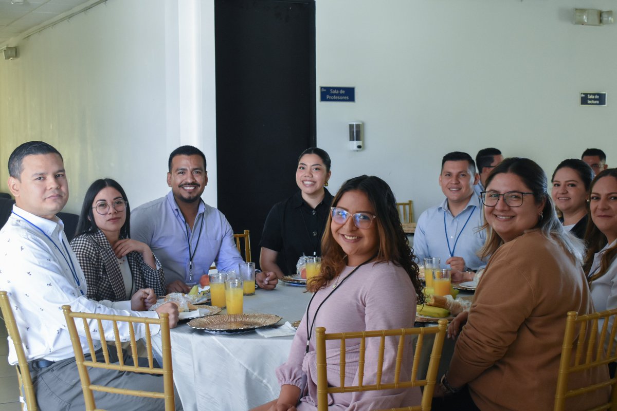 EdProposito's tweet image. Realizamos el Encuentro Anual 2025 de la comunidad de graduados de la EDP. Generaciones de líderes reunidos bajo conversaciones, lecturas, senderismo, con la alegría de compartir un propósito.  #Liderazgo #Propósito