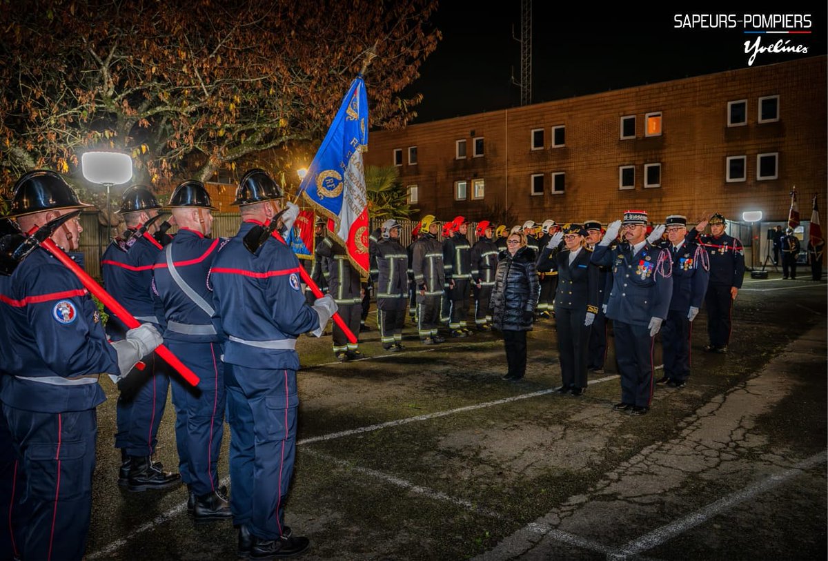 pompiers78's tweet photo. #VieDuCorps | Ce soir a eu lieu la #passation de commandement du Groupement territorial SUD

Le lieutenant-colonel Philippe CASARIN y succède au lieutenant-colonel Aymeric ARNOULD en qualité de Chef du Groupement territorial SUD des Yvelines. 🫡

La passation était accompagnée par la musique 🎶 de l’Orchestre départemental du Sdis.

👥 Mme @sir_rodin78, présidente du #CASDIS, le contrôleur général @StephaneMillot et colonel Frédéric LELIEVRE, directeur départemental et directeur adjoint étaient accompagnés de nombreuses personnalités dont M. @charlesrodwell_, député, Mme @AudePlumeau, directrice de cabinet du @prefet78 et de nombreux élus de secteur.