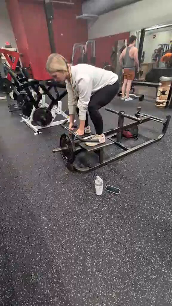 TMewshaw0911's tweet image. Working on strength 💪 never stops ...working the arms
Tiffany Mewshaw, Class of 2028 Pasadena, Maryland RHP /Infield Utility 
linktr.ee/tiffanymewshaw…
#gettingstronger #improving  #uncommitted #RHP #softballcollegebound #classof2028 #softball #girlpower 
@chcsoftball1…