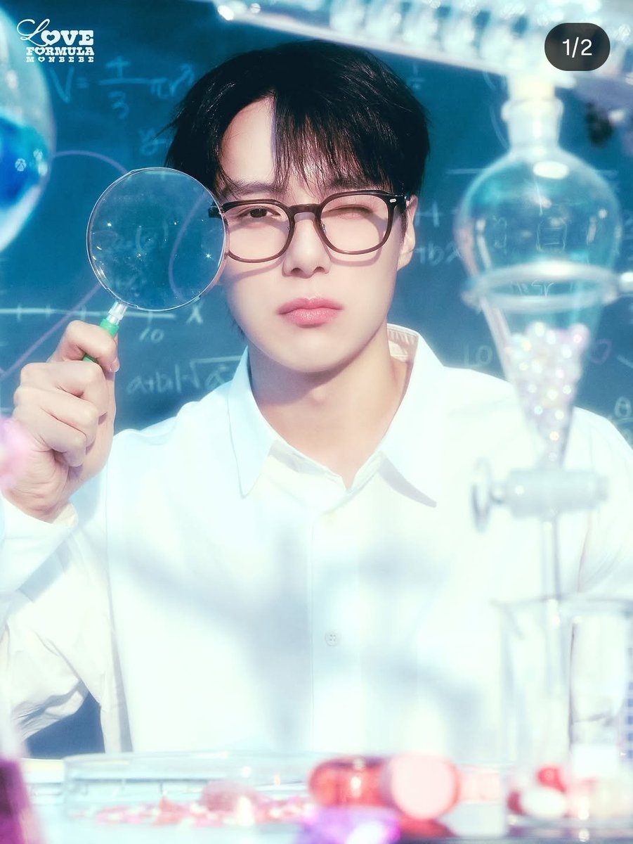BlueFlower1096's tweet photo. A person who's even more handsome now than he was back then, more talented now than he was back then, more kind hearted, more generous, more loveable w/ each passing year. This is Lee Minhyuk of Monsta X.
Anyone else saying otherwise is pure evil. https://t.co/CM77gCyT4A