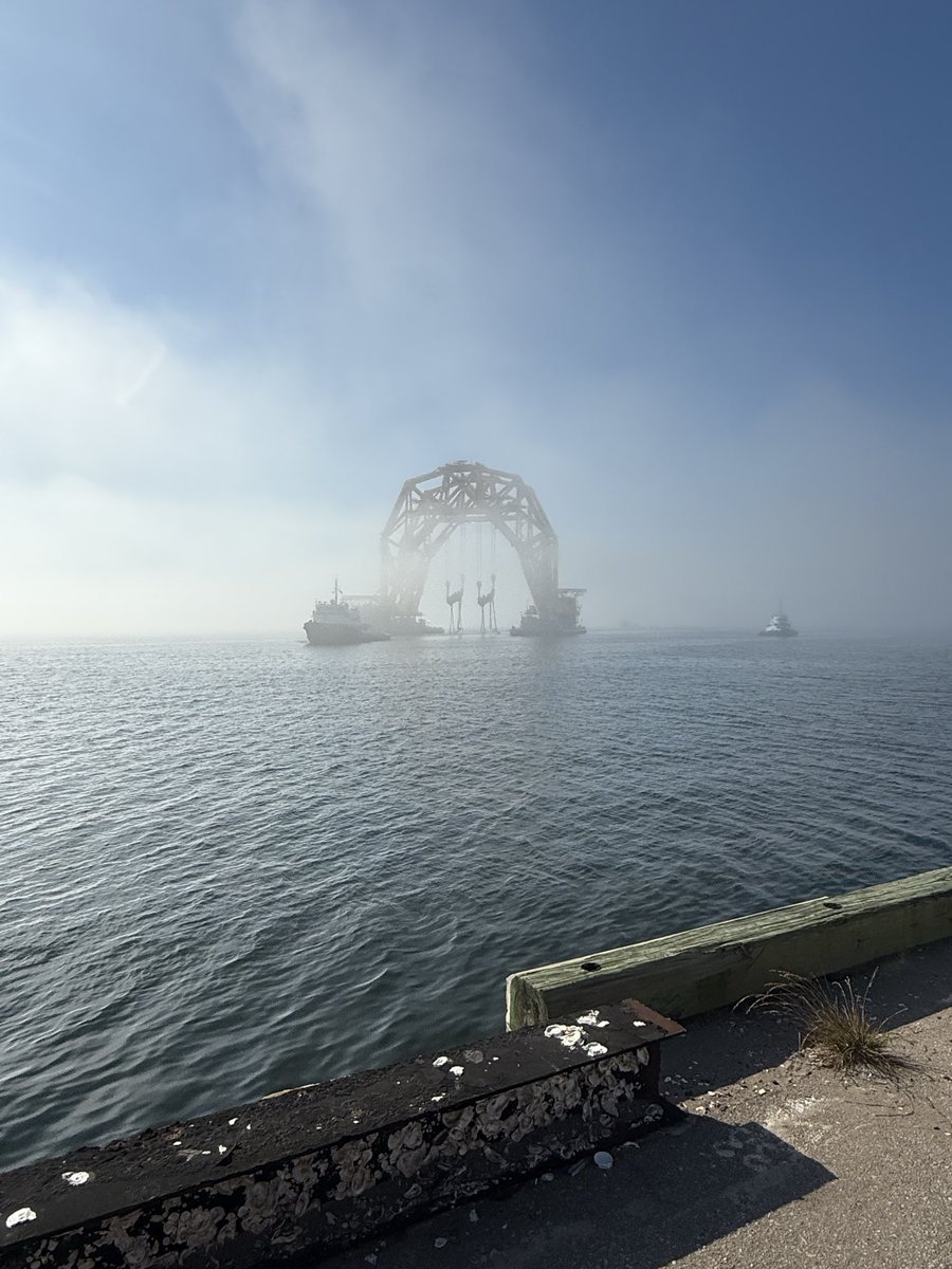 JJThorsen's tweet image. I was at the port Wednesday when this thing rolled in and it docked exactly where we were working. It was crazy seeing it emerge through the fog. It got a little hectic there for a couple with the crane crew and the guys mooring it trying to work in the same space.
