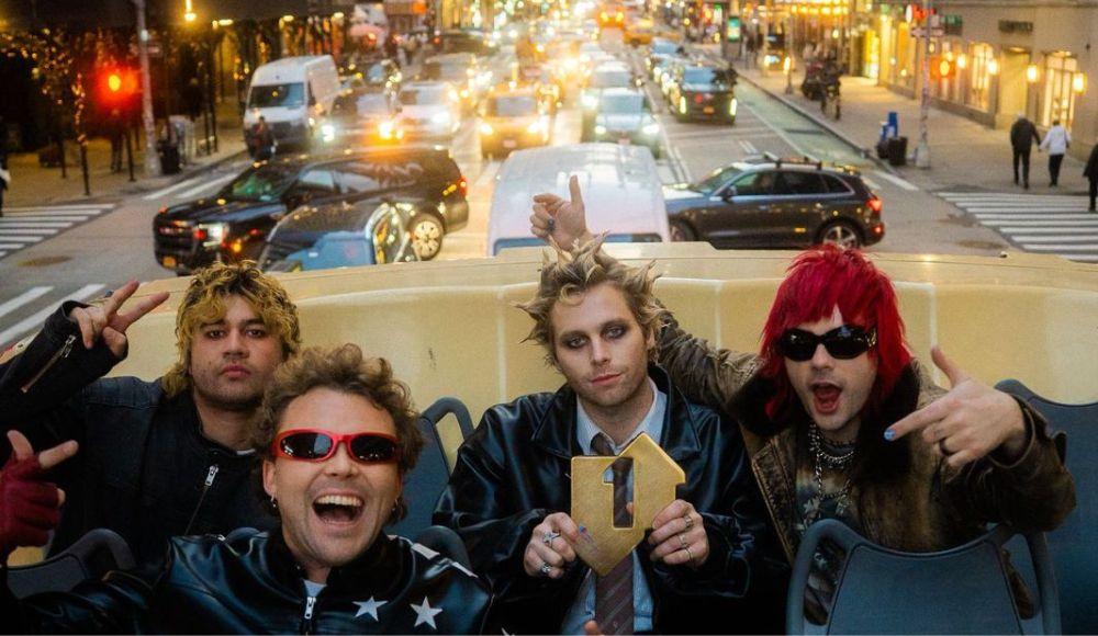 WORLDMUSICAWARD's tweet image. #5SecondsofSummer score their 4th UK N°1 Album as their new Masterpiece, 'EVERYONE’S A STAR',  debuts atop the Official Album chart! It's also the most popular album in UK independent record shops this week, topping the Official Record Store Chart! 💪💥1⃣🇬🇧✖️4⃣💿👑👑👑👑❤️‍🔥