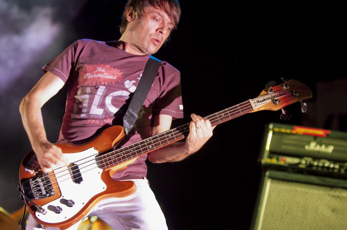 🧵1.

😢 Manchester mourns an icon.

We're deeply saddened by the passing of Gary ‘Mani’ Mounfield, legendary bassist of <a href="/thestoneroses/">The Stone Roses</a> and <a href="/ScreamOfficial/">Primal Scream</a>.
Born in Crumpsall, Mani helped define the sound of a generation and put Manchester firmly on the global music map.