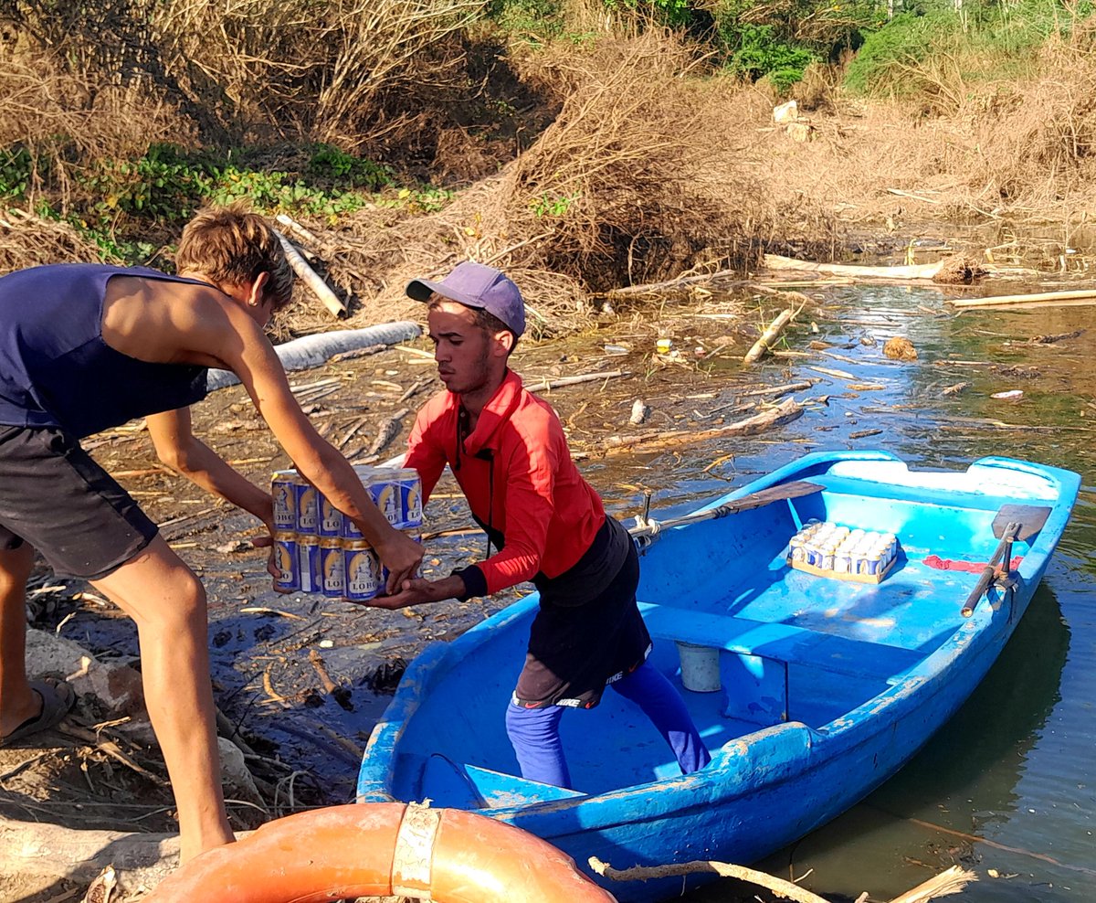 En Arroyo seco #Mayarí avanza la recuperación tras el paso de #Melissa. El traslado de recursos para las 6 comunidades incomunicadas vía terrestre por el aumento de las aguas del embalse, es tarea asumida con responsabilidad en la zona de defensa. #Cuba #Holguín